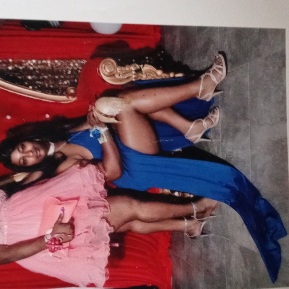 Women's dress - Picture 2 of 4